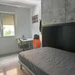 Rent 4 bedroom house in Valencia