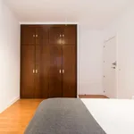 Rent 6 bedroom apartment in Madrid