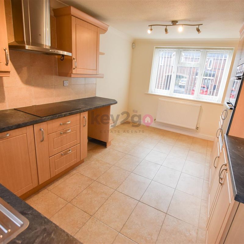 To Let | 3 Bed House - Terraced Halfway