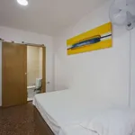 Rent a room of 100 m² in valencia