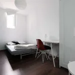 Rent a room of 100 m² in lisbon