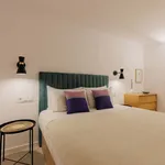 Rent 5 bedroom apartment of 65 m² in Barcelona