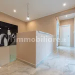 Rent 5 bedroom house of 380 m² in Rome