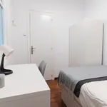 Rent 4 bedroom apartment in Valencia