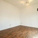 Rent 2 bedroom flat in Livingston