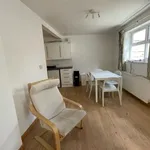 Rent 3 bedroom flat in East Midlands