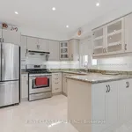 Rent 3 bedroom house of 290 m² in Vaughan (Maple)