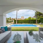 Rent 6 bedroom house of 550 m² in Nueva Andalucía