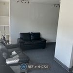 Rent 3 bedroom flat in East Midlands