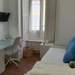 Rent a room of 120 m² in lisbon