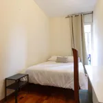 Rent 4 bedroom apartment in Barcelona