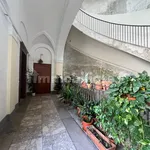 Affitto 3 camera appartamento di 101 m² in Naples