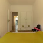 Rent a room of 75 m² in lisbon