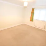 Rent 2 bedroom flat in Woking