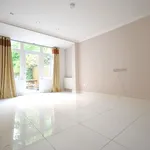 Rent 6 bedroom house in W3 9HG