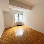 Rent 1 bedroom apartment of 466 m² in Manhattan