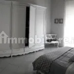 Affitto 4 camera appartamento di 110 m² in Naples