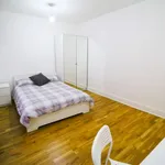 Rent 3 bedroom apartment in Leeds