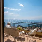 Rent 5 bedroom house of 250 m² in Taormina