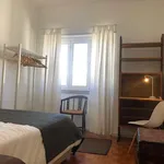 Rent a room of 80 m² in lisbon