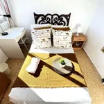 Rent a room of 100 m² in valencia