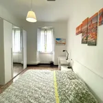 Rent 4 bedroom apartment in Florence