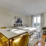 Rent 2 bedroom apartment of 646 m² in Paris