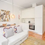 Rent 1 bedroom apartment of 441 m² in Porto