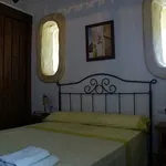 Alquilo 3 dormitorio casa de 200 m² en Malaga']