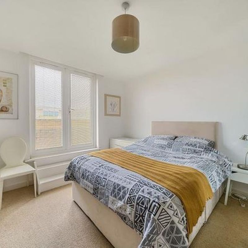 Flat to rent in Bridge Wharf, Chertsey KT16 Addlestonemoor