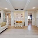 Rent 4 bedroom apartment of 180 m² in Roma