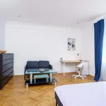 Rent 3 bedroom apartment in Prague