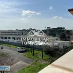 Affitto 5 camera appartamento di 136 m² in Rome