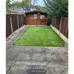 Rent 3 bedroom flat in London