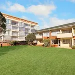 Rent 4 bedroom apartment of 4000 m² in Johannesburg