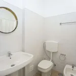 Rent a room of 120 m² in lisbon