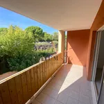 Appartement de 271 m² avec 1 chambre(s) en location à Fréjus