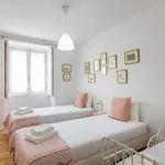 Rent 2 bedroom apartment of 60 m² in Porto