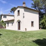 Rent 12 bedroom apartment of 300 m² in Cortona