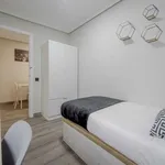 Rent a room of 100 m² in madrid