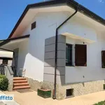 Villa a schiera arredata con terrazzo