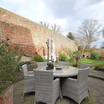 Rent 4 bedroom house in Chichester