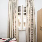 Rent 4 bedroom apartment in Barcelona