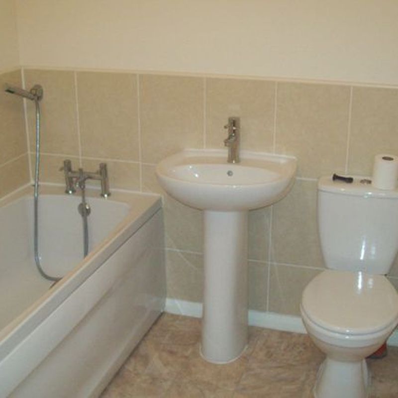 Town house to rent in Ormonde Close, Grantham NG31