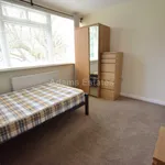 Rent 4 bedroom house of 99 m² in Wokingham