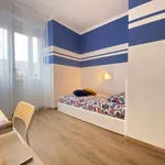 Rent a room of 140 m² in milan