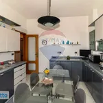 Affitto 6 camera appartamento di 224 m² in Catania