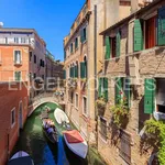 Rent 6 bedroom apartment of 160 m² in Venice