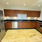 Rent 3 bedroom flat in East Midlands