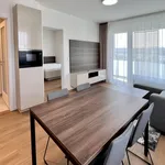 Pronajměte si 3 ložnic/e byt o rozloze 64 m² v Praha 4